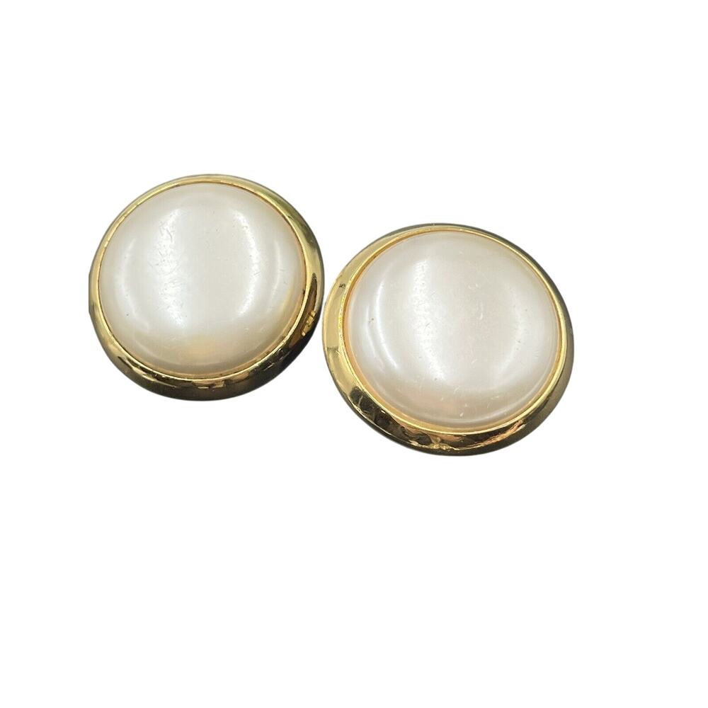 RICHELIEU Vintage Large‎ Dome Off White Faux Pearl Gold Tone Clip On Earrings